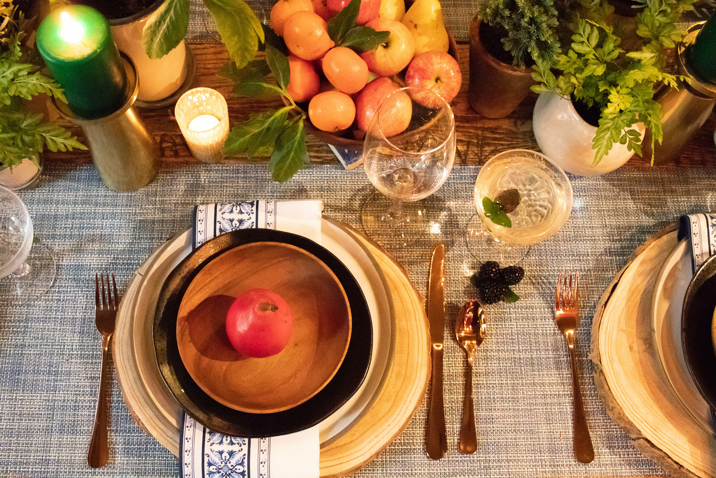 10 Holiday Table Decorating Tips to Try at Home