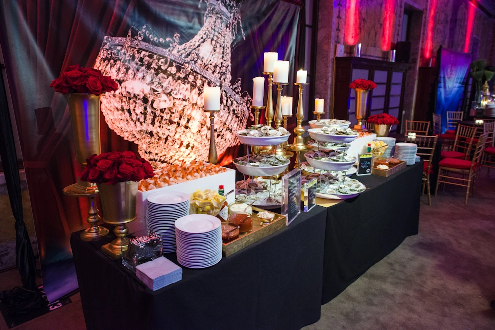 Host the Perfect Holiday Party – It’s Not Too Late!