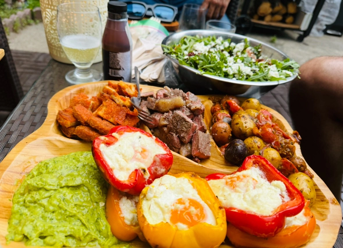 Grilled Eggs in Bell Peppers with Guacamole
